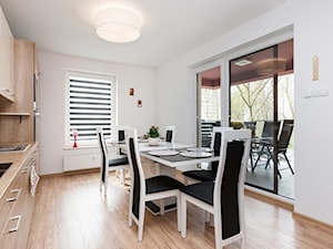 Średnia biała jadalnia w kuchni, styl nowoczesny - zdjęcie od Apartments M&M- obsługa i aranżacja nieruchomości