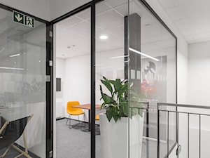 Biuro Browar Lubicz - Średnie białe biuro - zdjęcie od T3 Atelier