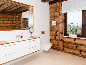 łazienka w domu z bala - zdjęcie od DESIGN HOUSE