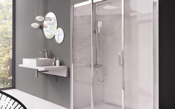 kabina prysznicowa w minimalistycznej łazience