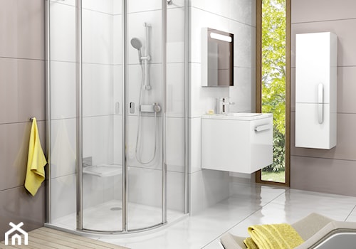 Kabiny prysznicowe - Średnia z lustrem z punktowym oświetleniem łazienka z oknem, styl nowoczesny - zdjęcie od RAVAK
