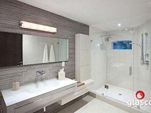 Glasco Liczy się EFEKT - Średnia z punktowym oświetleniem łazienka z oknem, styl minimalistyczny - zdjęcie od Glasco