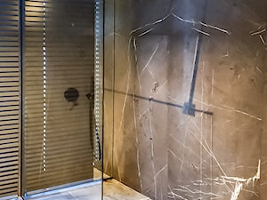 Glasco - Mała bez okna z marmurową podłogą łazienka - zdjęcie od Glasco