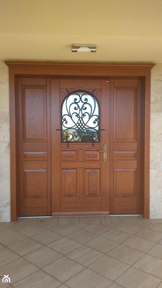 Drzwi zewnętrzne klasyczne Parmax - zdjęcie od PARMAX - producent ekskluzywnych drewnianych drzwi zewnętrznych
