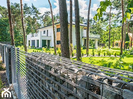 Aranżacje wnętrz - Ogród: Ogrodzenie Gabionowe Progress - Progress Architektura - Ogrodzenia, Gabiony. Przeglądaj, dodawaj i zapisuj najlepsze zdjęcia, pomysły i inspiracje designerskie. W bazie mamy już prawie milion fotografii!