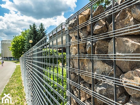 Aranżacje wnętrz - Ogród: Ogrodzenie gabionowe Progress - Progress Architektura - Ogrodzenia, Gabiony. Przeglądaj, dodawaj i zapisuj najlepsze zdjęcia, pomysły i inspiracje designerskie. W bazie mamy już prawie milion fotografii!