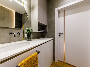 Realizacja - nowoczesne mieszkanie w kolorze miodowym - Łazienka, styl nowoczesny - zdjęcie od JUKA design Pracownia Wnętrz