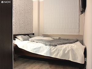 Mieszkanie o powierzchni 62mk - Mała czarna szara sypialnia, styl tradycyjny - zdjęcie od NOVI projektowanie