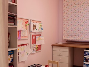 Różowy pokój Mai - zdjęcie od NOVI projektowanie