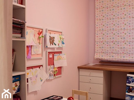 Aranżacje wnętrz - Pokój dziecka: Różowy pokój Mai - NOVI projektowanie. Przeglądaj, dodawaj i zapisuj najlepsze zdjęcia, pomysły i inspiracje designerskie. W bazie mamy już prawie milion fotografii!