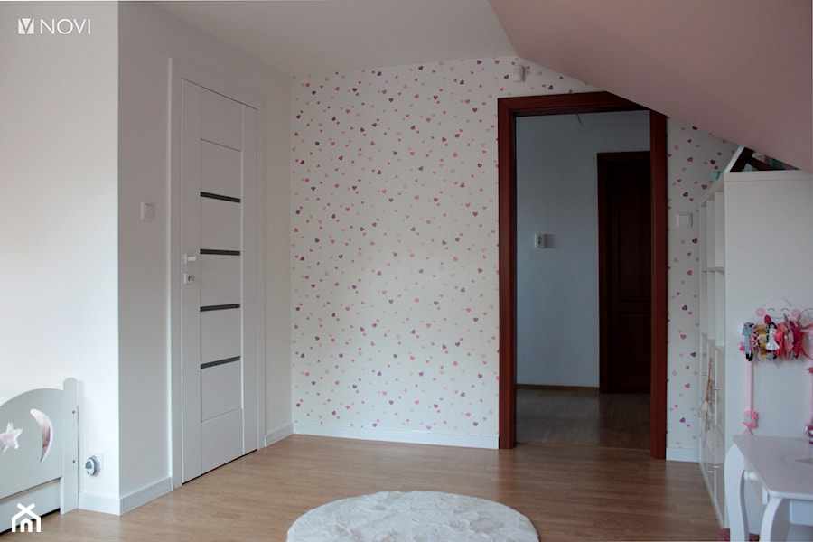 Pokój dziewczynki z wydzieloną garderobą - zdjęcie od NOVI projektowanie