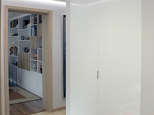 Mieszkanie w bloku 70m2 - Hol / przedpokój, styl nowoczesny - zdjęcie od NOVI projektowanie