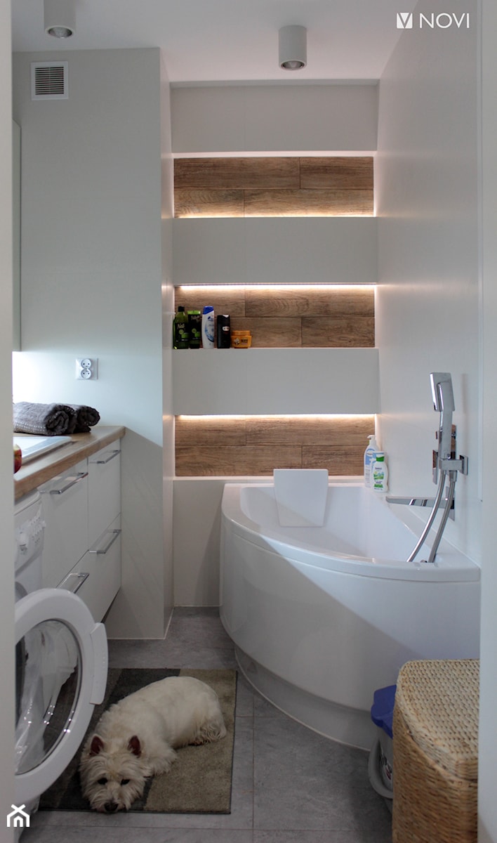 Biało drewniana łazienka - zdjęcie od NOVI projektowanie
