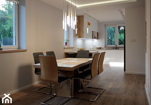 Dom jednorodzinny Górna - Średnia biała jadalnia w salonie, styl nowoczesny - zdjęcie od NOVI projektowanie