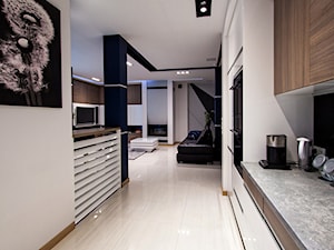 Biało - granatowy salon - zdjęcie od Pracownia Projektowania Wnętrz Małgorzata Czapla