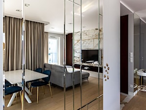 elegancki apartament z lustrami stylu glamour - zdjęcie od Pracownia Projektowania Wnętrz Małgorzata Czapla