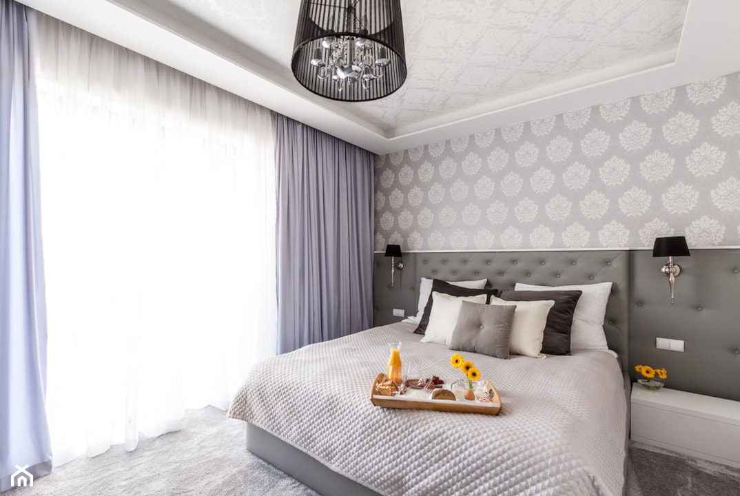 Łóżko ze ścianą tapicerowaną - zdjęcie od Meble Kalwaryjskie - Homebook