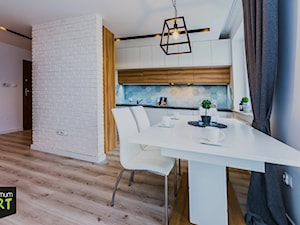 Mieszkanie pod wynajem - Średnia z salonem biała z zabudowaną lodówką z podblatowym zlewozmywakiem kuchnia w kształcie litery l z oknem, styl skandynawski - zdjęcie od OptimumArt Pracownia Aranżacji Wnętrz
