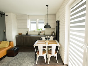 mieszkanie Warszawa - Mała biała jadalnia w kuchni, styl industrialny - zdjęcie od Marta Witkowska-Kozera m Art studio projektowe