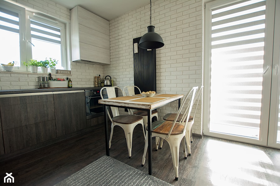 Mała biała jadalnia w kuchni, styl industrialny - zdjęcie od Marta Witkowska-Kozera m Art studio projektowe