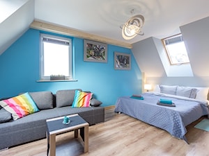 apartamenty w górach - Średnia niebieska szara sypialnia na poddaszu, styl nowoczesny - zdjęcie od Marta Witkowska-Kozera m Art studio projektowe