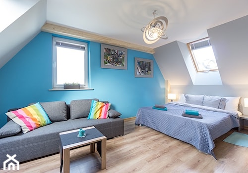 apartamenty w górach - Średnia niebieska szara sypialnia na poddaszu, styl nowoczesny - zdjęcie od Marta Witkowska-Kozera m Art studio projektowe