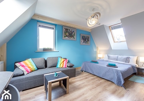 apartamenty w górach - Duża niebieska szara sypialnia na poddaszu, styl nowoczesny - zdjęcie od Marta Witkowska-Kozera m Art studio projektowe