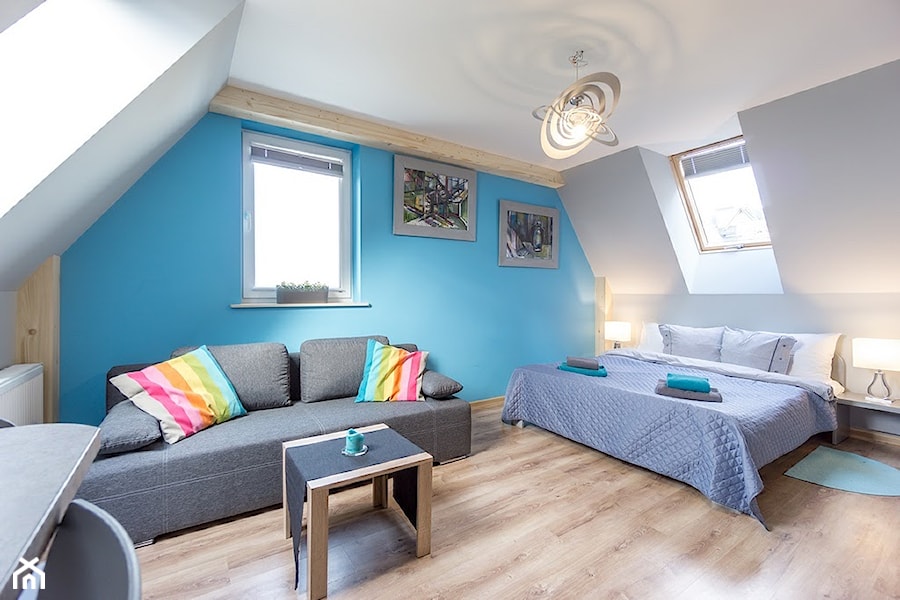 apartamenty w górach - Duża niebieska szara sypialnia na poddaszu, styl nowoczesny - zdjęcie od Marta Witkowska-Kozera m Art studio projektowe