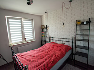 mieszkanie Warszawa - Średnia beżowa biała sypialnia, styl industrialny - zdjęcie od Marta Witkowska-Kozera m Art studio projektowe