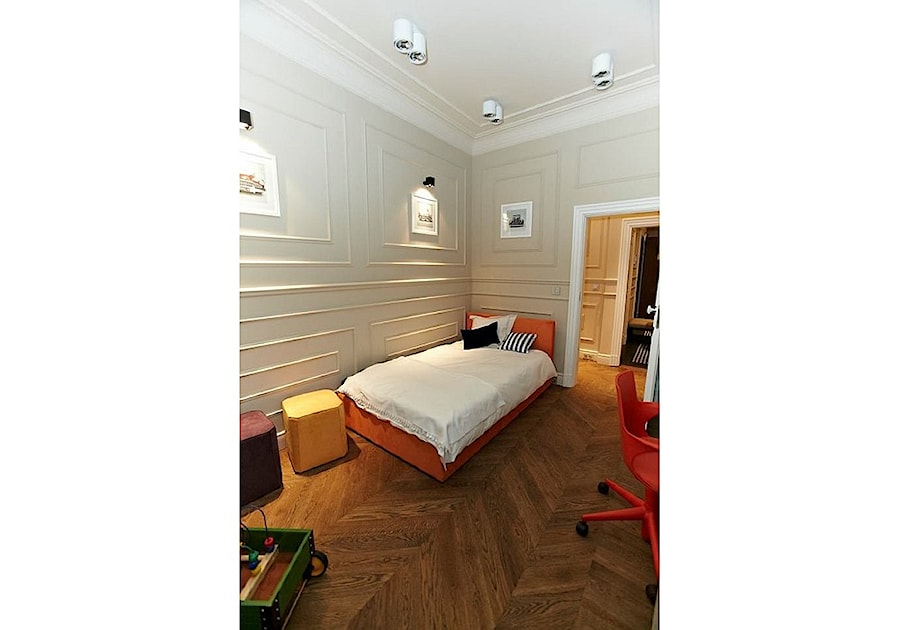 Realizacja indywidualna – mieszkanie prywatne - Średni beżowy pokój dziecka dla dziecka dla chłopca, styl glamour - zdjęcie od Meble Na Wymiar Perfetta