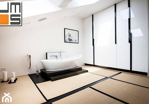 Aranżacja wnętrz salonu kąpielowego podłoga z mat bambusowych - zdjęcie od jms STUDIO s.c.