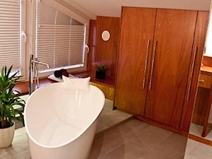 Niewielka łazienka z wanną wolnostojącą - zdjęcie od jms STUDIO s.c.