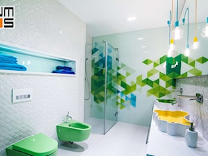 Nowoczesna łazienka ze szklaną kabina prysznicowa - zdjęcie od jms STUDIO s.c.