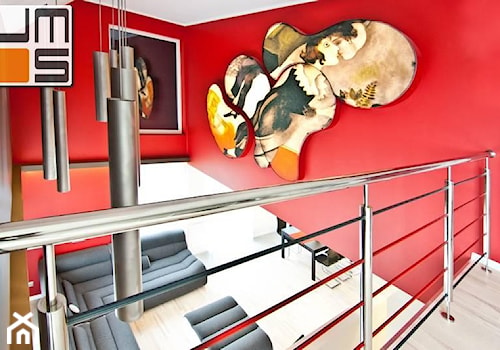 Aranżacja ścian w salonie kolor czerwony we wnetrzach - zdjęcie od jms STUDIO s.c.