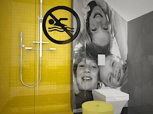 Pomysł na aranżację wnętrz z prysznicem w łazience dziecięcej - zdjęcie od jms STUDIO s.c.
