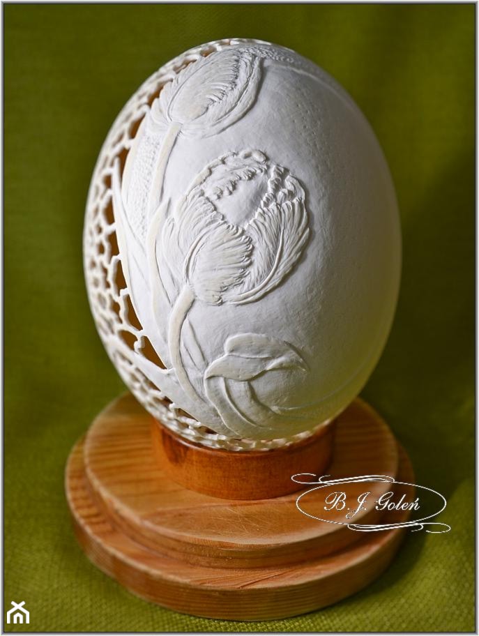 Strusie jajko rzeźbione - tulipany - zdjęcie od Ażurowe pisanki rzeźbione - Egg art - Homebook