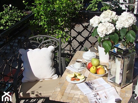 Aranżacje wnętrz - Taras: balkon - Decolatorium. Przeglądaj, dodawaj i zapisuj najlepsze zdjęcia, pomysły i inspiracje designerskie. W bazie mamy już prawie milion fotografii!