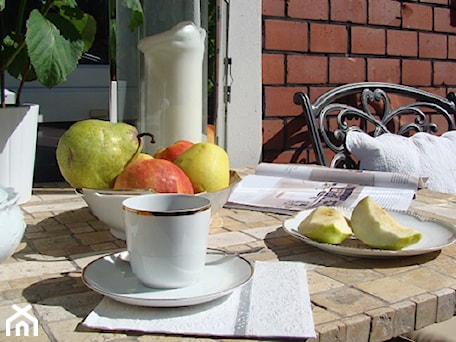 Aranżacje wnętrz - Taras: balkon - Decolatorium. Przeglądaj, dodawaj i zapisuj najlepsze zdjęcia, pomysły i inspiracje designerskie. W bazie mamy już prawie milion fotografii!