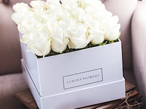 White big box - zdjęcie od Luxury-Flowers