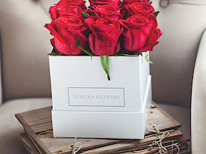Red small box - zdjęcie od Luxury-Flowers
