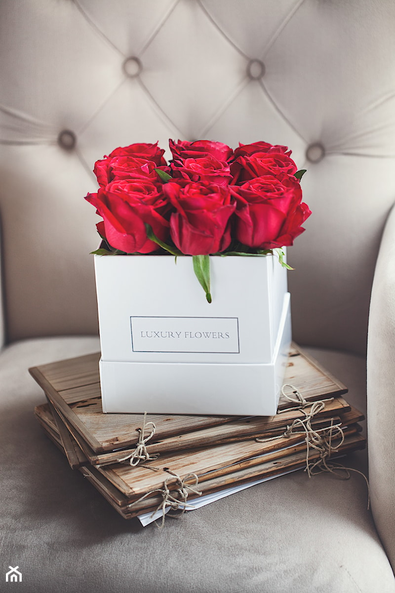 Red small box - zdjęcie od Luxury-Flowers