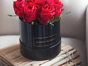 Round black red - zdjęcie od Luxury-Flowers