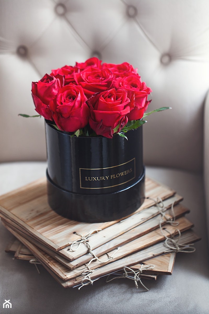 Round black red - zdjęcie od Luxury-Flowers