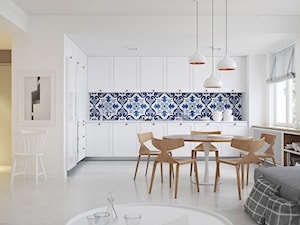 Apartament w Skandynawskim stylu - Średnia otwarta z salonem biała niebieska z zabudowaną lodówką z podblatowym zlewozmywakiem kuchnia w kształcie litery l, styl skandynawski - zdjęcie od Optim Group Architecture & Design