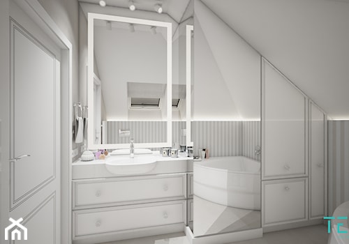 Classic beauty - Średnia na poddaszu z lustrem z punktowym oświetleniem łazienka z oknem, styl tradycyjny - zdjęcie od TEMA Architekci
