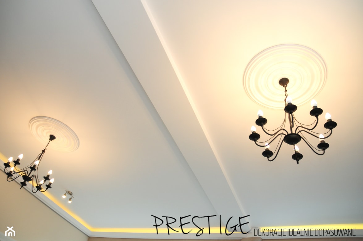 Rozety sufitowe. Listwy sufitowe z oświetleniem LED. - zdjęcie od Prestige Ostaszewska - prestigeostaszewska.pl - Homebook