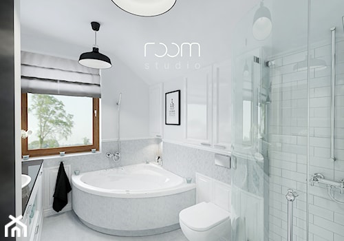 Łazienki w bieli - Średnia łazienka z oknem - zdjęcie od ROOM STUDIO