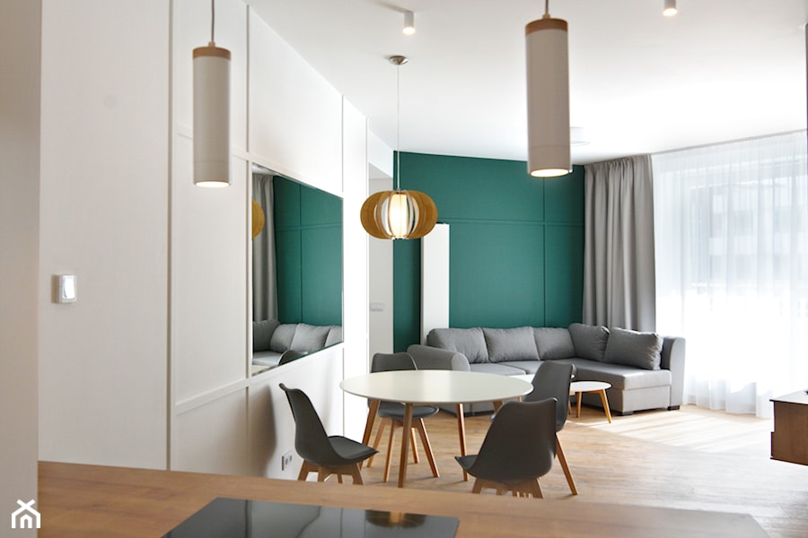 OVO WROCŁAW - Apartament Zielony - Średni biały zielony salon z kuchnią z jadalnią, styl nowoczesny - zdjęcie od ROOM STUDIO