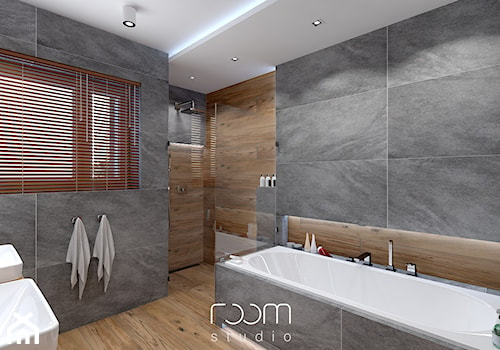 Łazienka szara z drewnem - Średnia jako pokój kąpielowy z dwoma umywalkami z punktowym oświetleniem łazienka z oknem, styl nowoczesny - zdjęcie od ROOM STUDIO