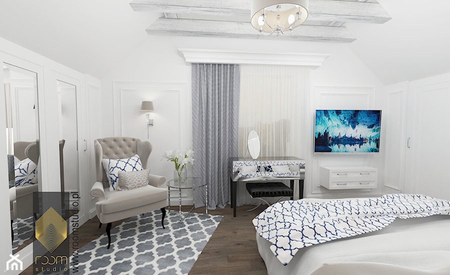 Sypialnia w stylu Hampton - Średnia duża biała sypialnia na poddaszu, styl glamour - zdjęcie od ROOM STUDIO